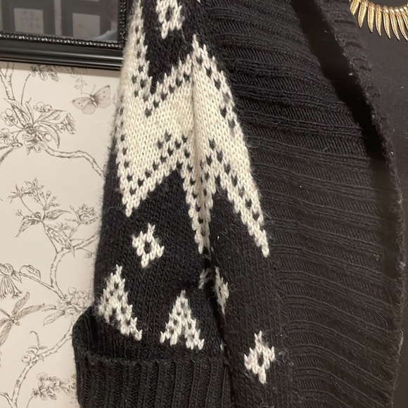 Black and White Aztec Print Shall Sweater - Picture 2 of 3